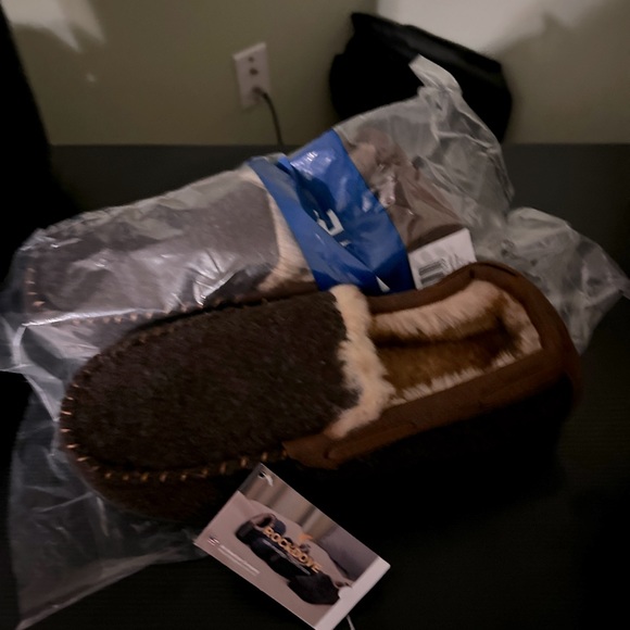 NWT Rockdove memory foam brown slippers 10 - Picture 1 of 9